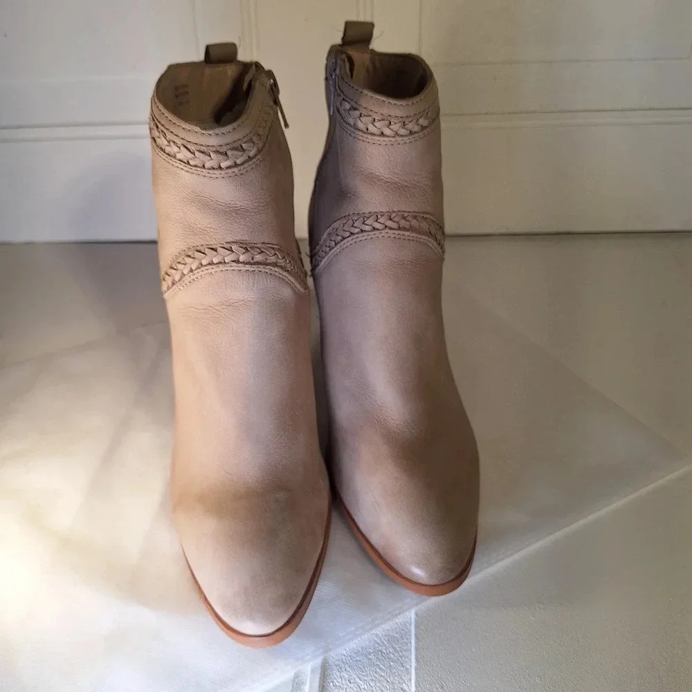 ALDO Cathrina Cream Genuine Leather Ankle Boots Mid Heel Size 9 Rope Piping - Picture 2 of 11